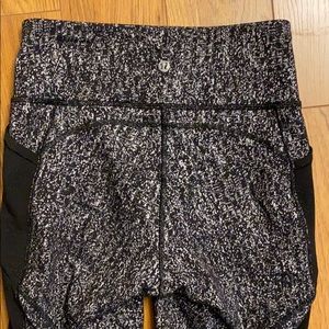 Lululemon leggings with mesh pockets